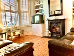 Cheerful Town House with Infared Sauna by the sea, Southend-On-Sea